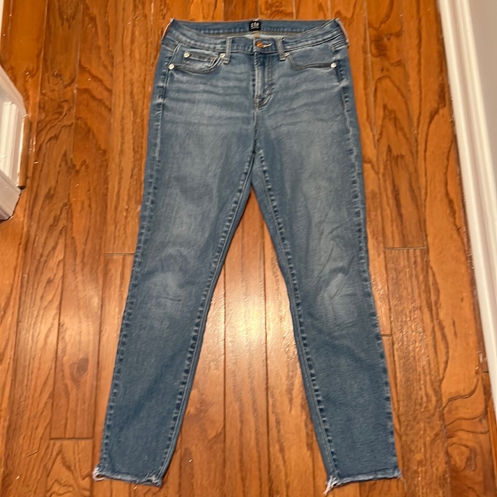 Gap Denim True Skinny light wash jeans - size 4 / 27 - 27” inseam